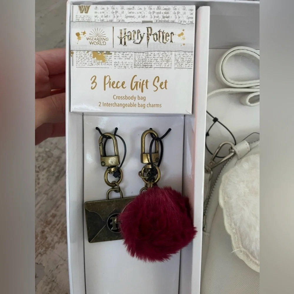 NWT Harry Potter Hedwig the Owl Crossbody Bag and Keychains Gift Set